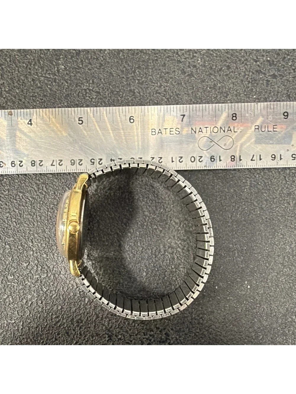 GUESS Inc. Vintage Women's Quartz Analog Gold Dial Silver Stretch Bracelet